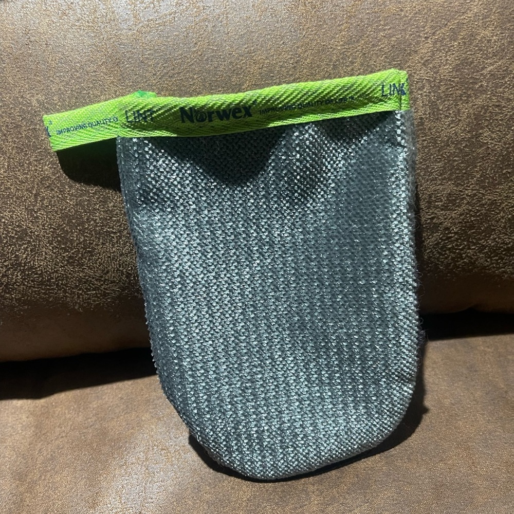 👻🎃CLEARANCE🎃👻 🌟HOST PICK🌟 Norwex lint mitt